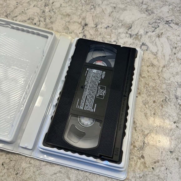 VHS Tape - Disney - 101‎ Dalmatians - Picture 4 of 4